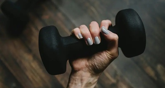 想长寿可看握力 健身教练推荐三项入门训练
