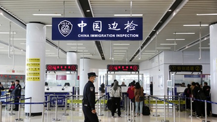 经济
富裕中国人与科技人才面对更严密的边境，北京扩大出境管控