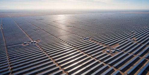 美国各州排列了 140 万块太阳能电池板 — 看看沙漠之后的变化