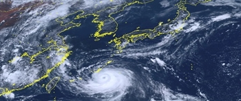 超级台风“摩羯”携狂风暴雨逼近中国南部