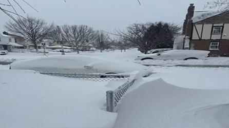 史诗级暴风雪瘫痪纽约 布碌仑一夜积雪18吋 长岛更严重