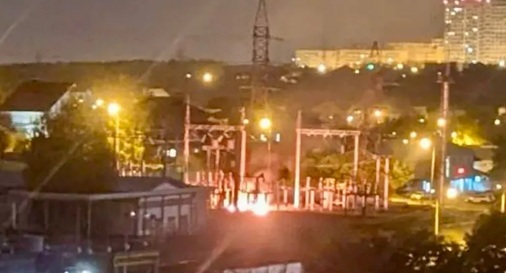 乌克兰在一夜之间击中了五个变电站和从俄罗斯到克里米亚的关键电 乌克兰在一夜之间击中了五个变电站和从俄罗斯到克里米亚的关键电