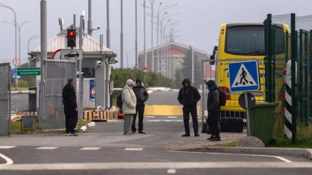 爱沙尼亚因不寻常的军事活动而关闭与俄罗斯的边境口岸