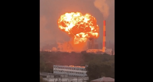 乌克兰今年秋天第三次袭击俄罗斯萨拉托夫州的炼油厂 乌克兰今年秋天第三次袭击俄罗斯萨拉托夫州的炼油厂