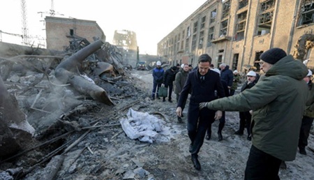 在和平谈判前夕,俄罗斯猛烈轰击乌克兰 在和平谈判前夕,俄罗斯猛烈轰击乌克兰