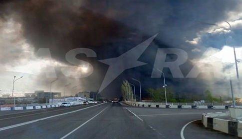 乌克兰袭击后,俄罗斯努力控制炼油厂火灾 乌克兰袭击后,俄罗斯努力控制炼油厂火灾