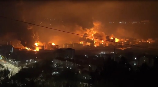 乌克兰一周内第二次袭击俄罗斯克拉斯诺达尔边疆区的炼油厂，引发重大火灾，总参谋部证实