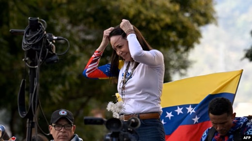 委内瑞拉政治家玛丽亚·科里娜·马查多获得诺贝尔和平奖。