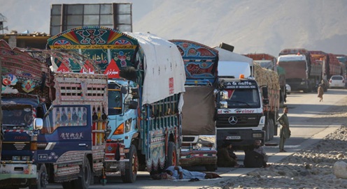 塔利班声称，随着边境战斗升级，巴基斯坦军事哨所遭到重大袭击