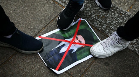 伊朗关闭,大规模街头抗议演变为致命 伊朗关闭,大规模街头抗议演变为致命