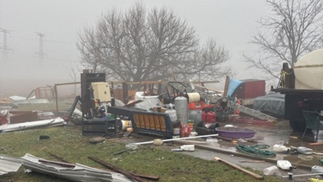 强烈风暴扰乱了旅行，暴风雪和龙卷风肆虐，冬季猛烈回归美国