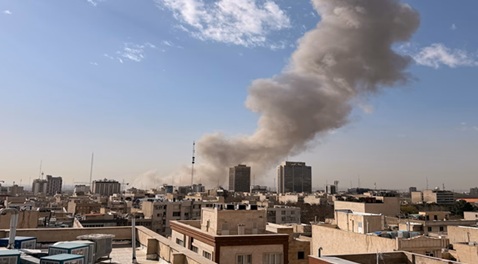 美国和以色列对伊朗发动重大攻击,特朗普敦促伊朗人“接管你们的 美国和以色列对伊朗发动重大攻击,特朗普敦促伊朗人“接管你们的