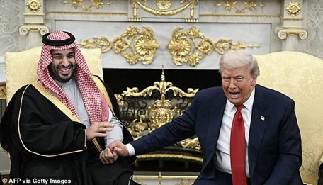 沙特敦促特朗普在伊朗部署美军，抓住“历史性机遇”