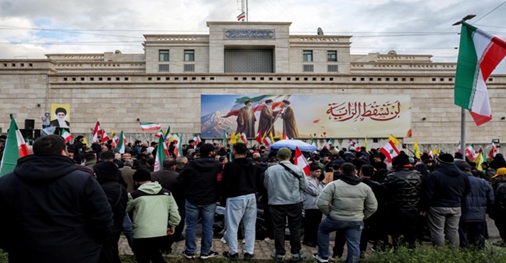 黎巴嫩驱逐了伊朗大使。他拒绝离开