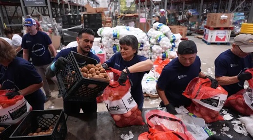 最高法院暂允川普政府免发全额粮食券 数百万家庭希望又落空 最高法院暂允川普政府免发全额粮食券 数百万家庭希望又落空