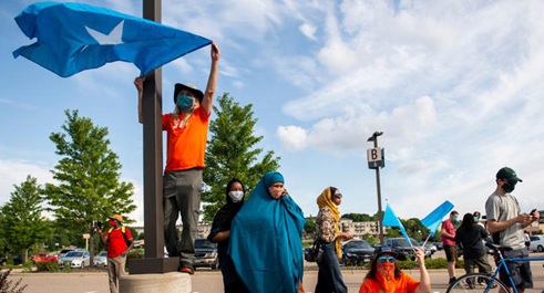 举报人报告第三州索马里欺诈案，争议持续升级