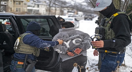 ICE全美各地购买巨型仓库 将改建成非法移民拘留中心 ICE全美各地购买巨型仓库 将改建成非法移民拘留中心