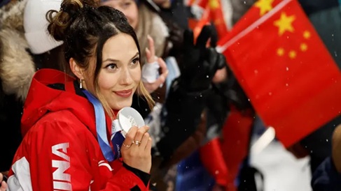 斯科特·贝森特表示，奥运选手谷爱琳“出卖了”，决定代表中国参