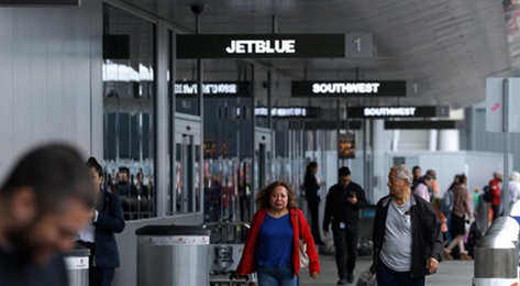 一名女子在洛杉矶国际机场被捕,涉嫌为伊朗贩运武器 一名女子在洛杉矶国际机场被捕,涉嫌为伊朗贩运武器